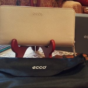 Ladies Ecco Winter White Wallet - NIB
